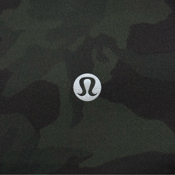 Lululemon In Movement Short *Everlux 2.5" in Incognito Camo Multi Gator Green - Picture 6 of 7